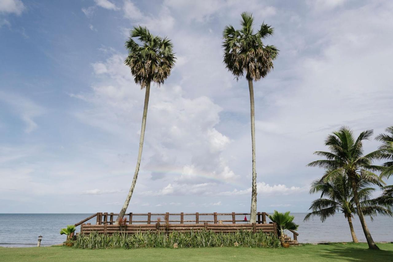 Ban Saithong Beach Resort Bang Saphan Noi Exterior foto